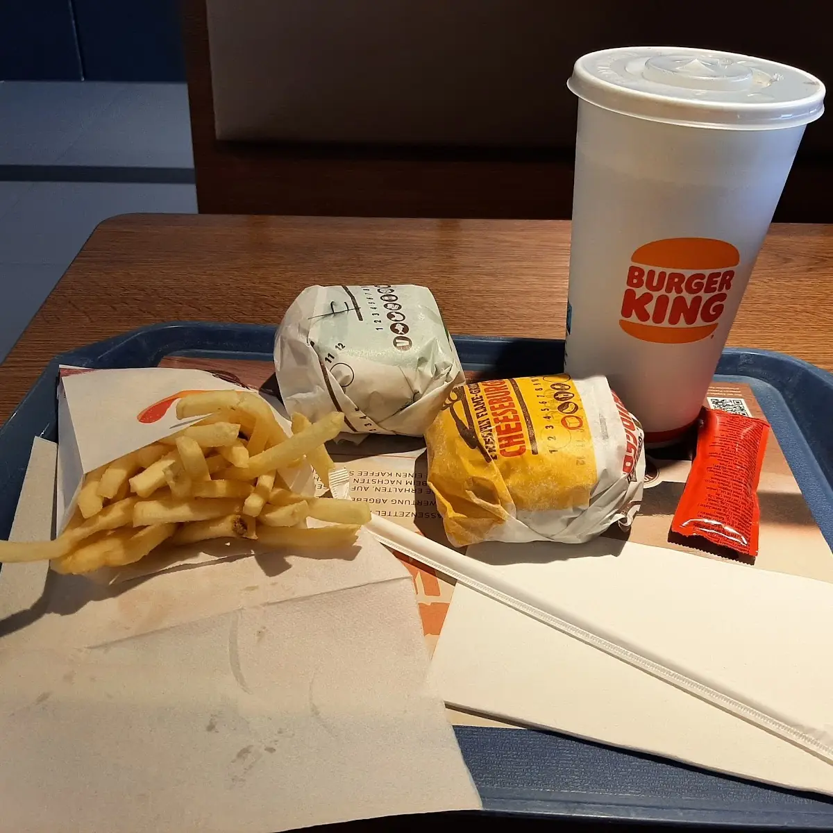 Big King XXL Menü Mit Pommes Und Mayonnaise