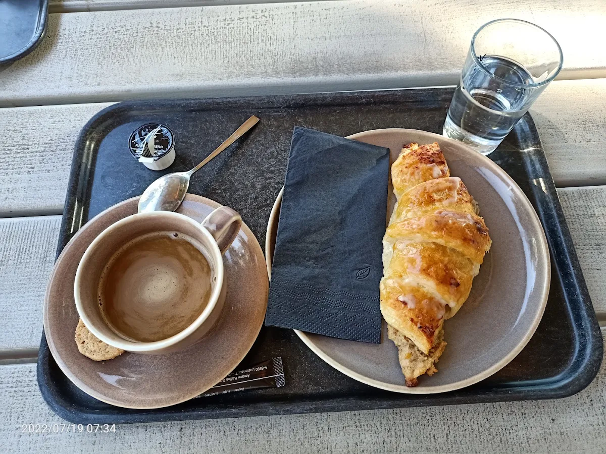 Kaffee Mit Nüss Kipfell
