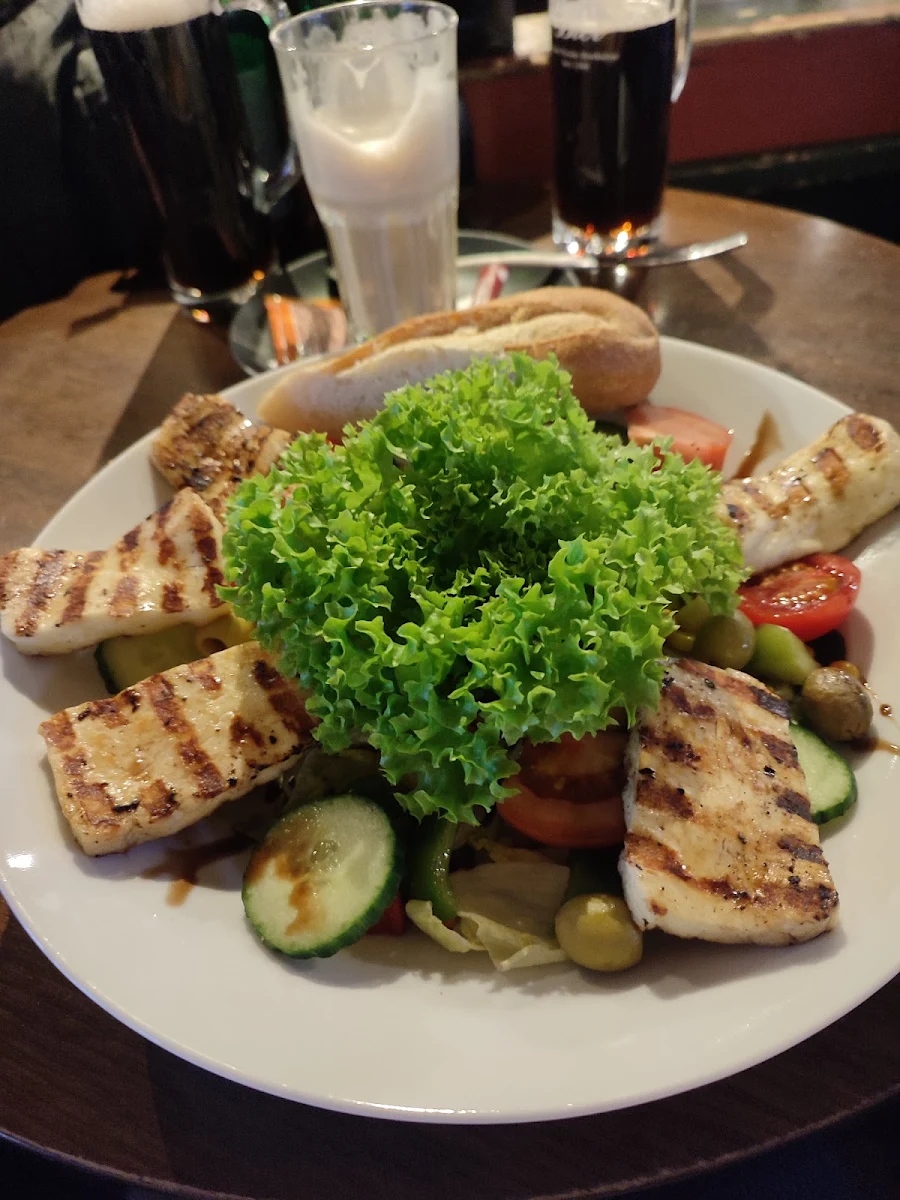 Salat Bowl Mit Gegrilltem Halloumi