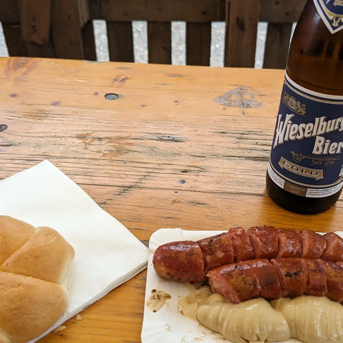 Käsekrainer Mit Semmel