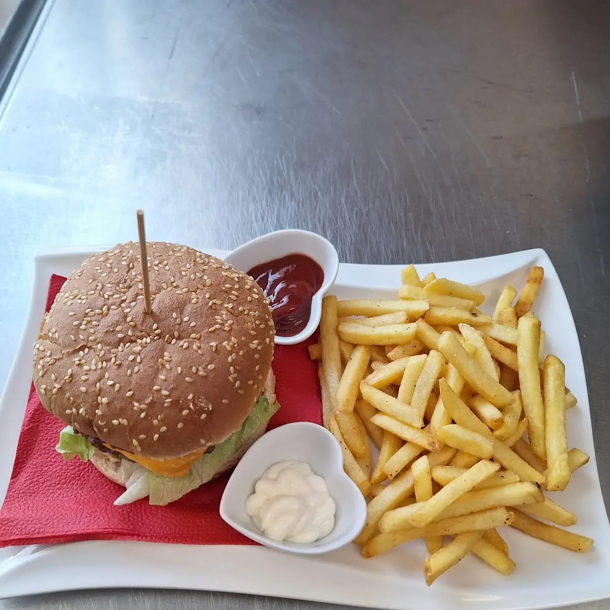 Burger Mit Pommes Frites, Rossini Restaurant