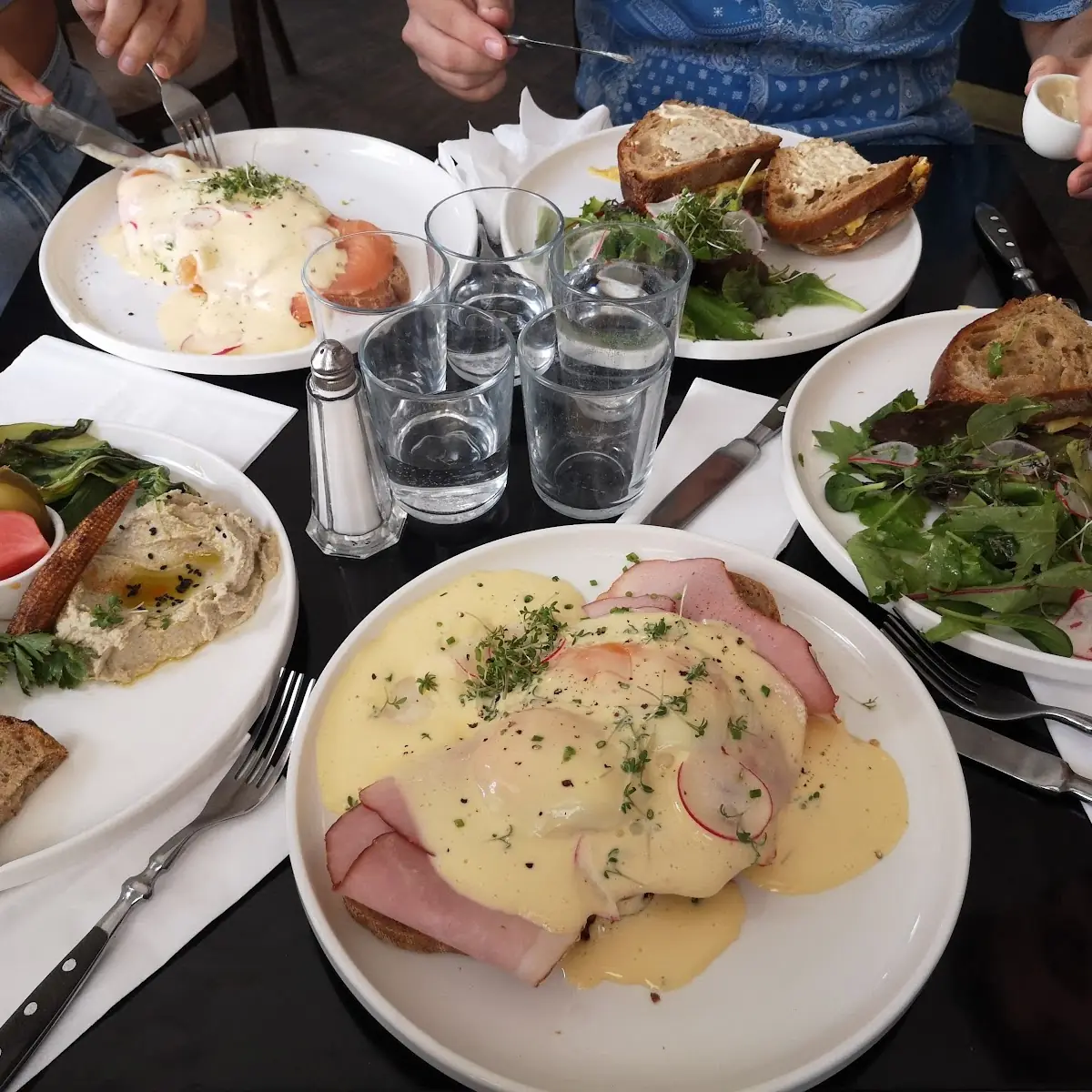 Avocado Brot Mit Ei Und Speck
