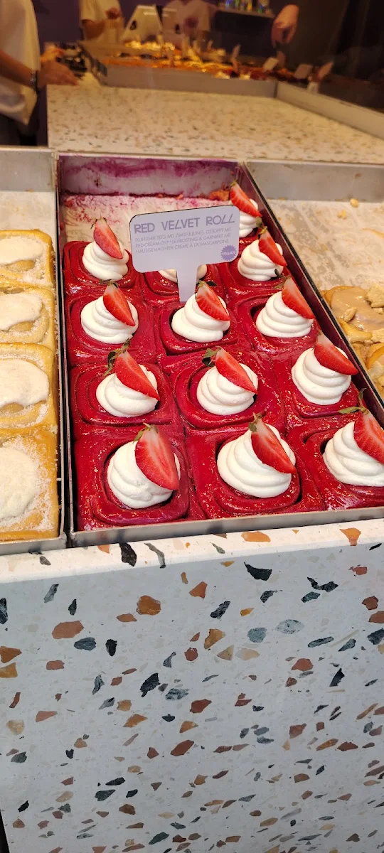 Pistazien Schnec Raffaelo Roll Whote Chocolate Raspberry Roll Bueno Roll