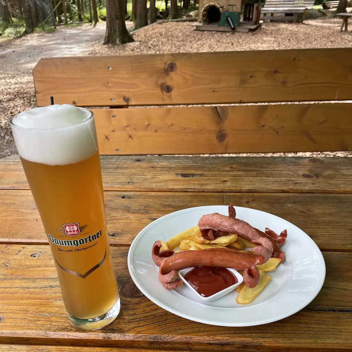 Grillwürstel Mit Pommes