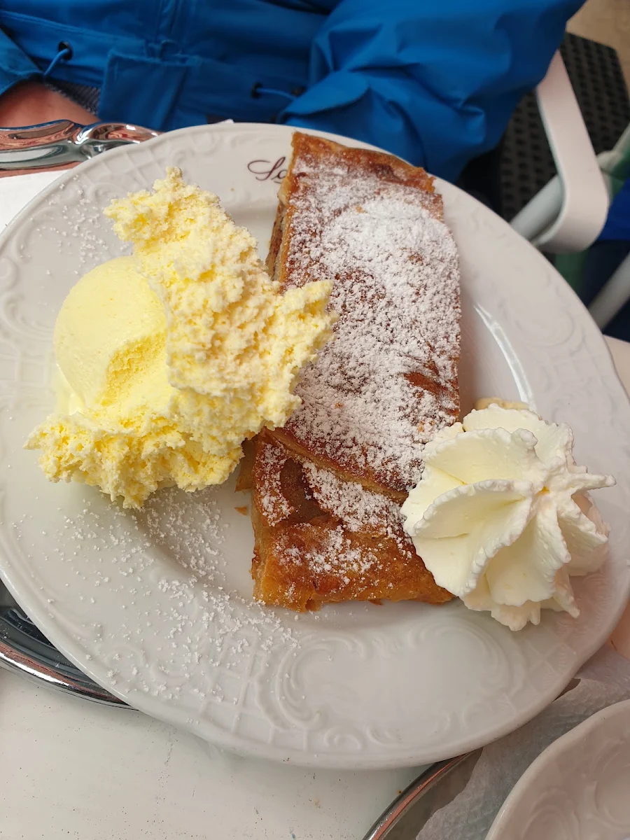 Apfelstrudel