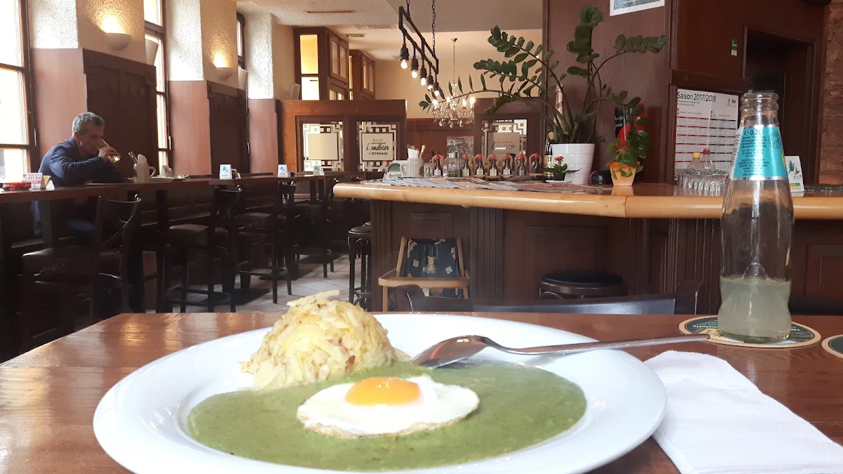 Spinat Mit Rösti Und Spiegelei