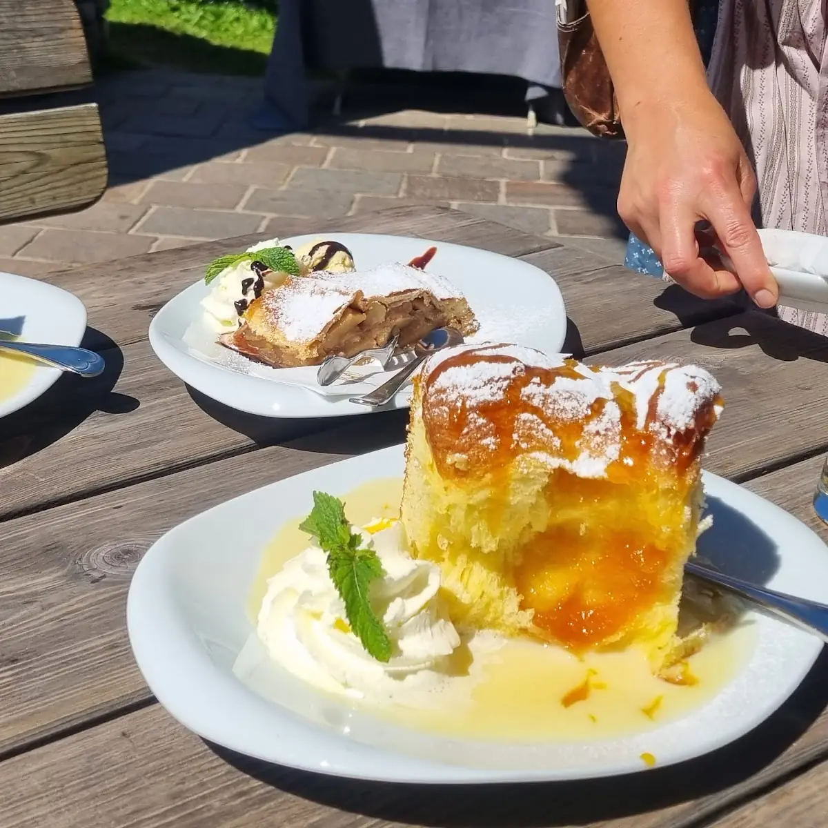 Buchtel Mit Vanillesauce