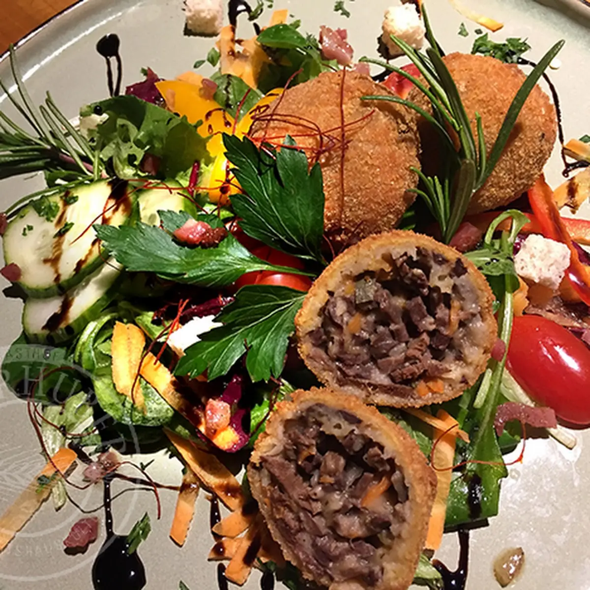 Gebackenes Beuschel Auf Salat