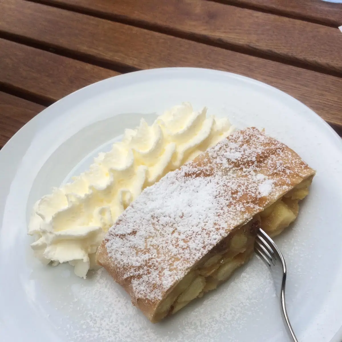 Apfelstrudel Mit Vanillesauce