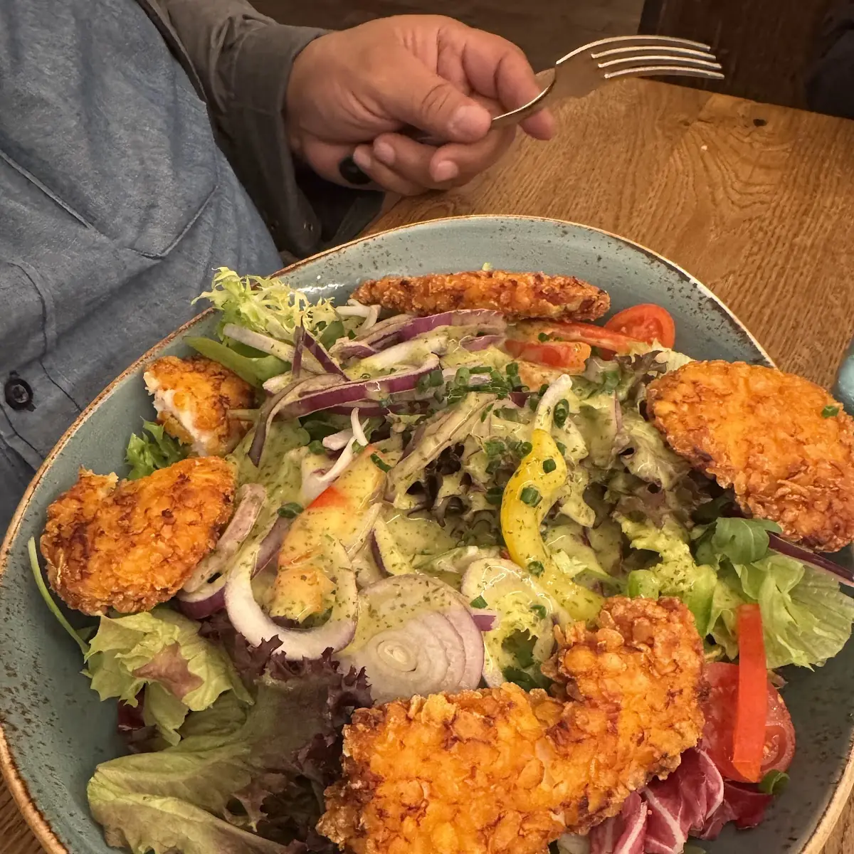 Salatteller Mit Gebackenen Hähnchen