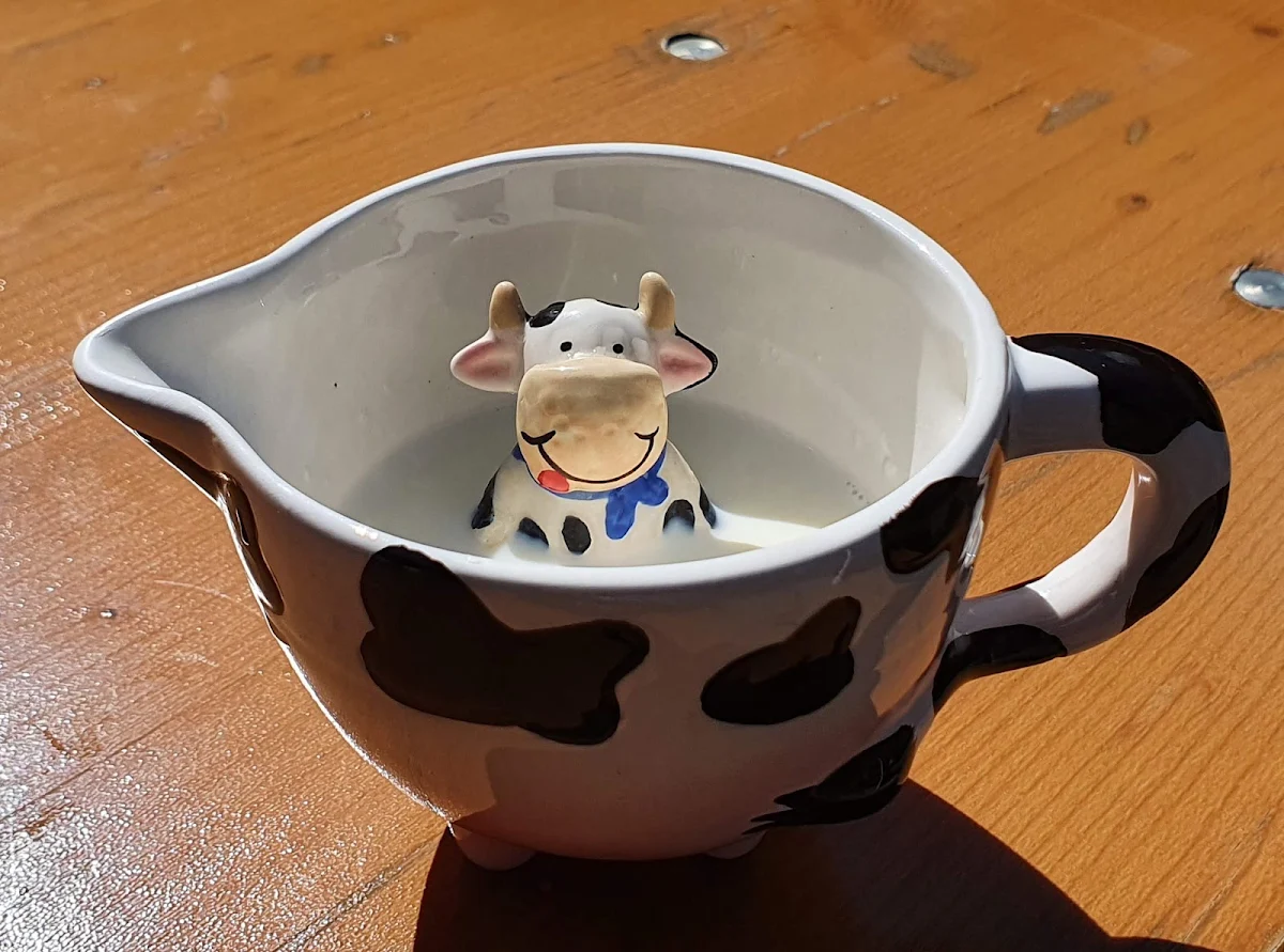 Milch Mit Schwimmender Kuh