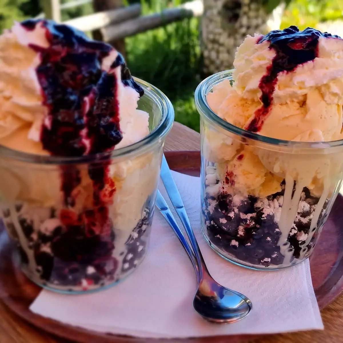 Vanilleeis Mit Heidelbeeren Und Schlag
