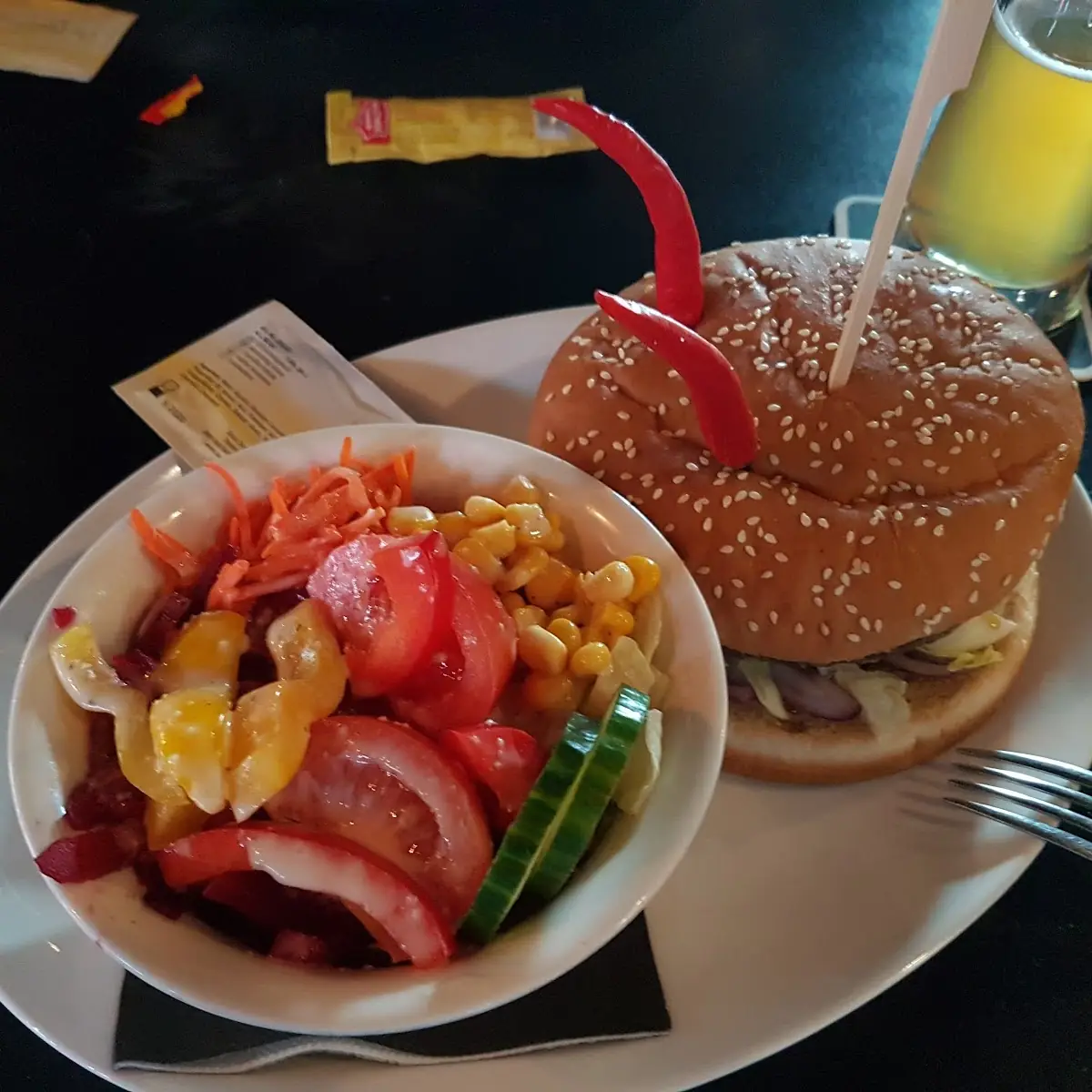 Ätna Burger Mit Salat
