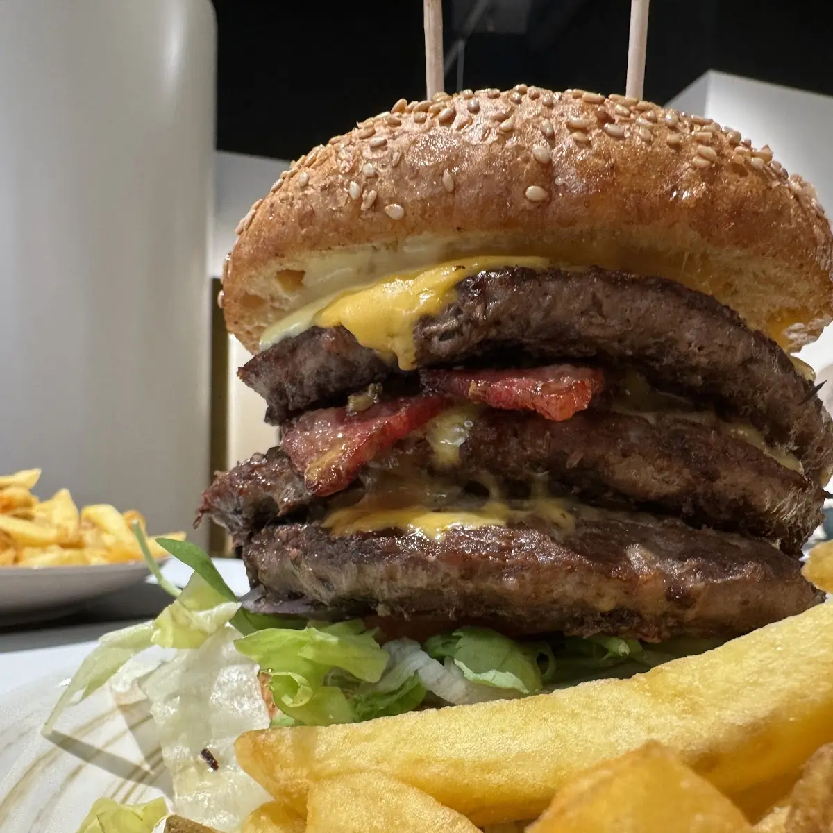 Highlights, Burger Lounge