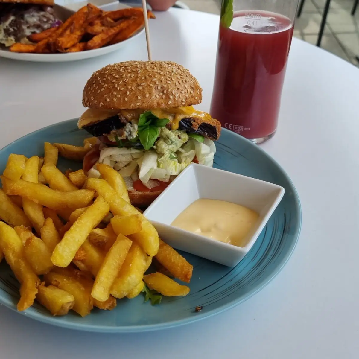 Highlights, Burger Lounge
