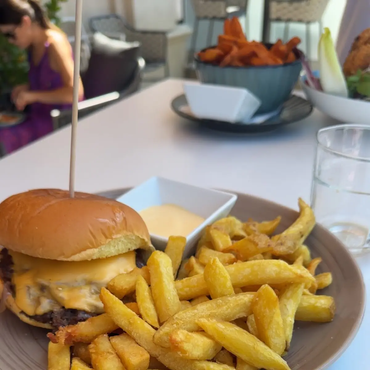 Smash Burger Mit Pommes