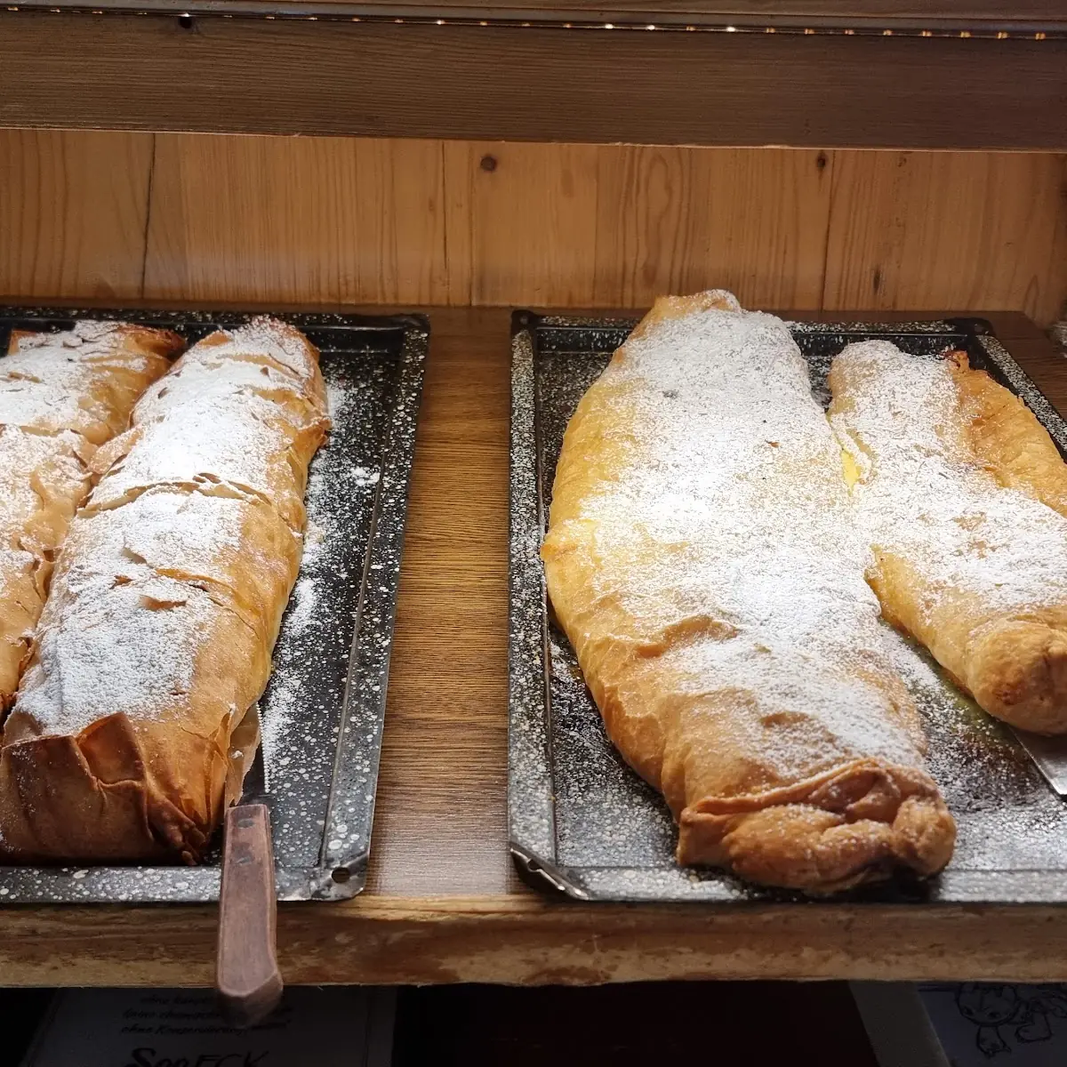 Apfel- Und Topfenstrudel