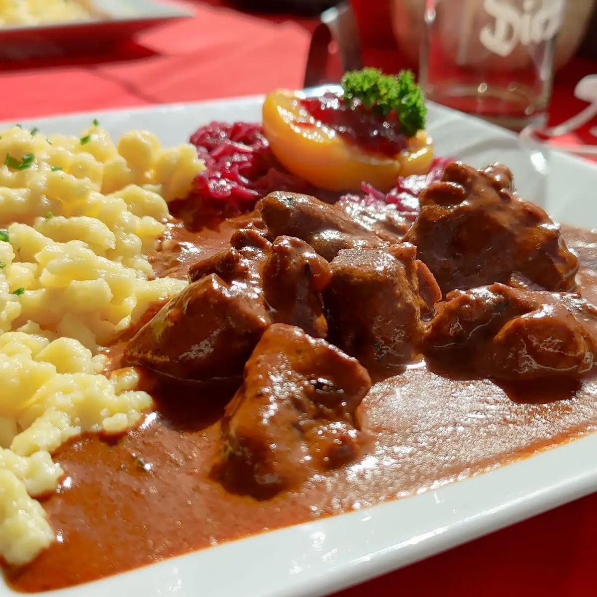 Wild Gulasch Mit Spätzle