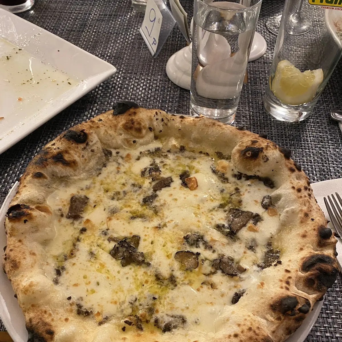 Pizza Al Tartufo