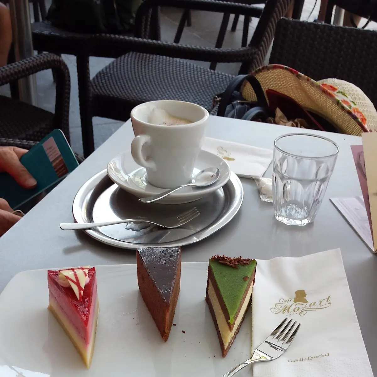 Zum Kaffee Servieren