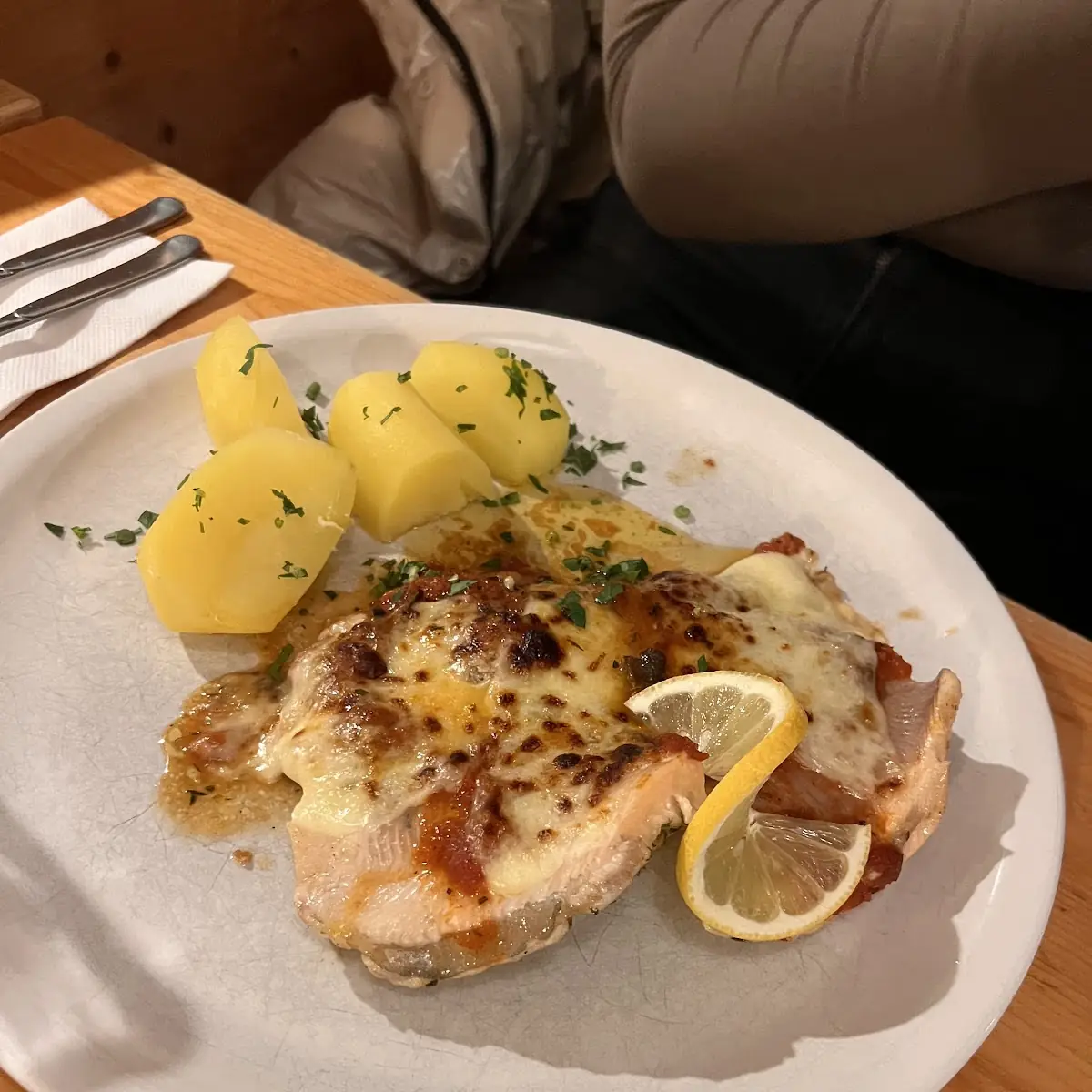 Forelle Mit Mozzarella Und Tomate