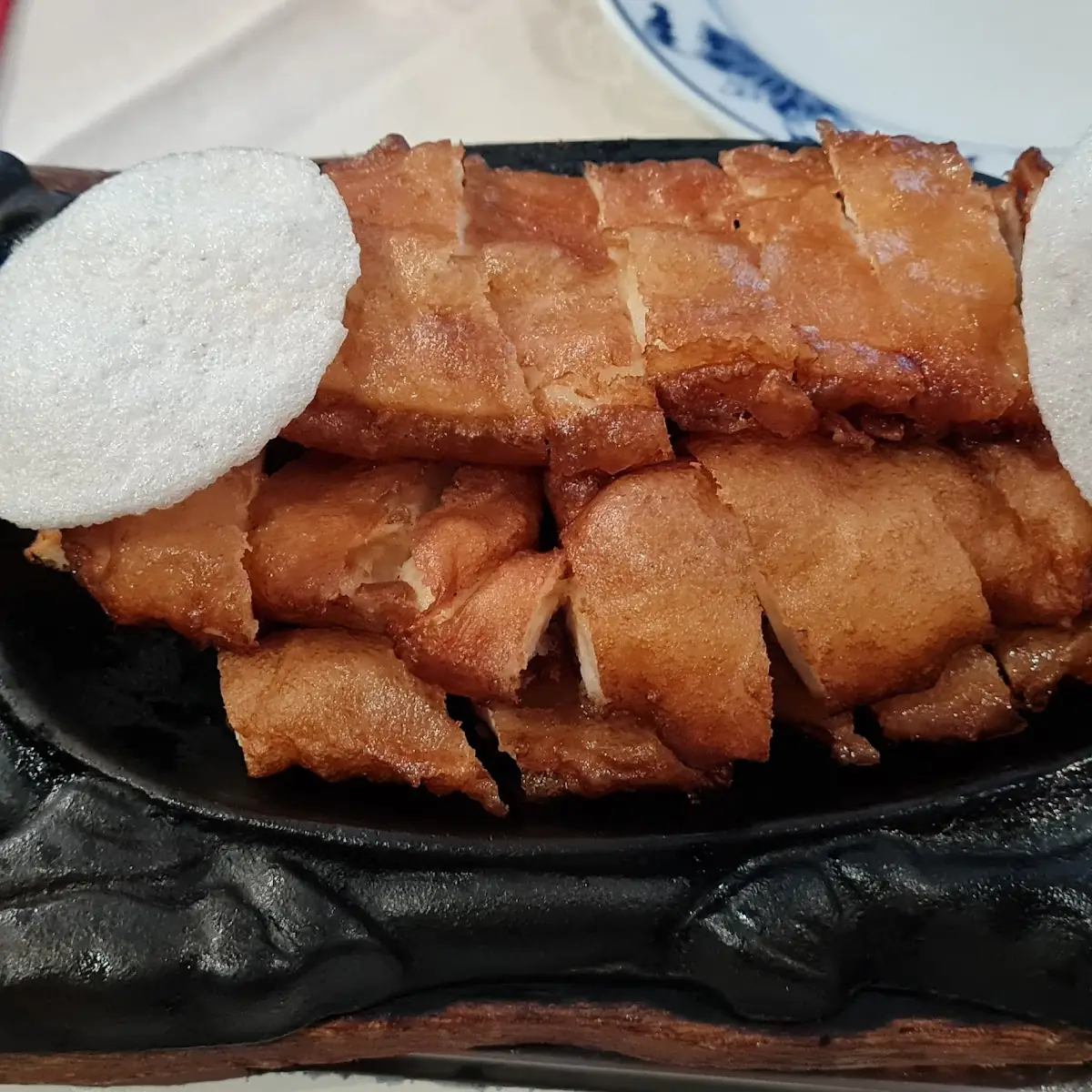 Knuspriges Hühnerfleisch Mit Knoblauchsauce