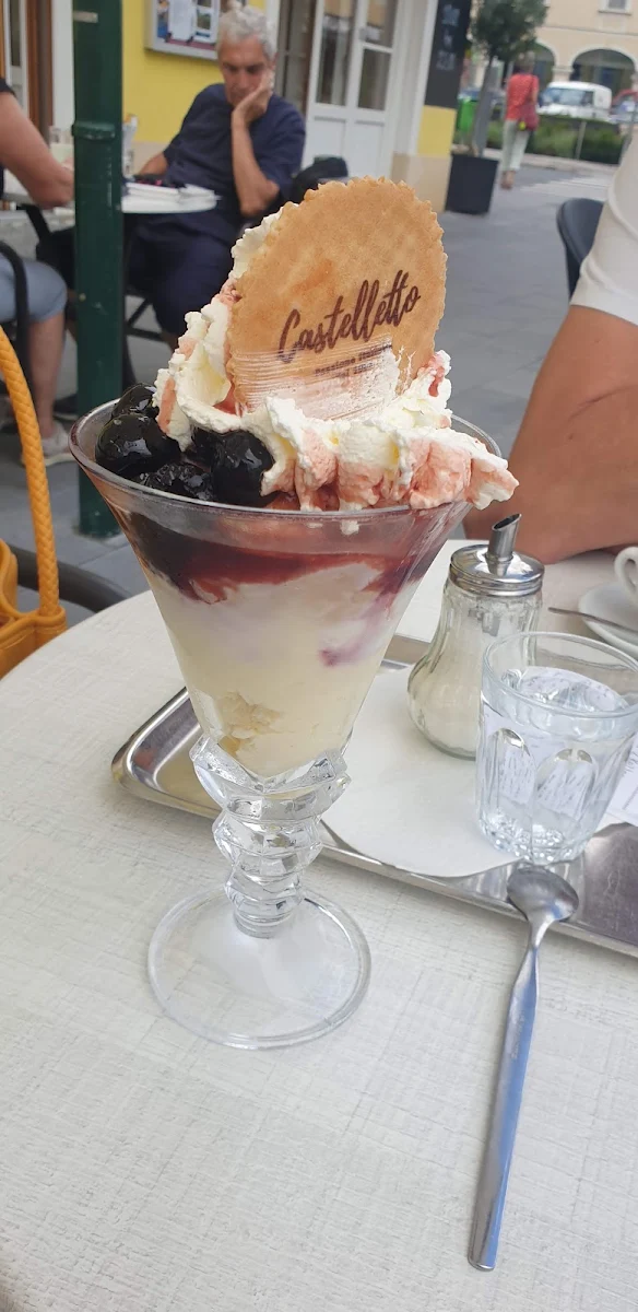 Amarena Becher