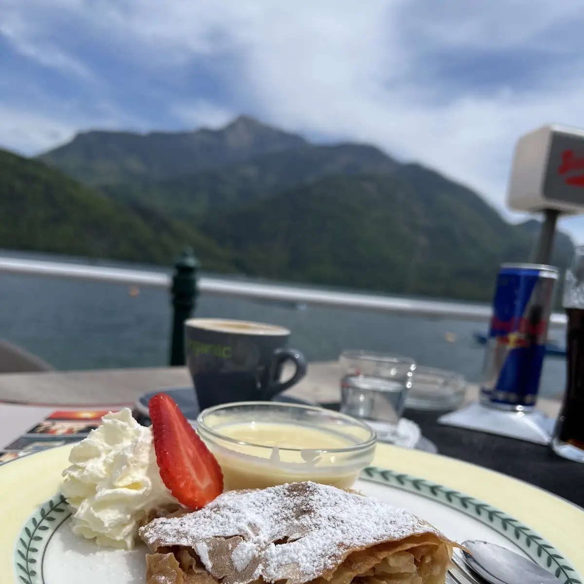 Apfelstrudel Mit Sauce