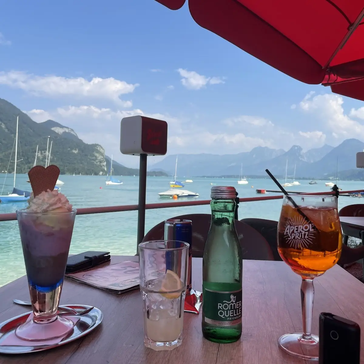 Eis Mit Sahne Mineralwasser Und Aperol Spritz
