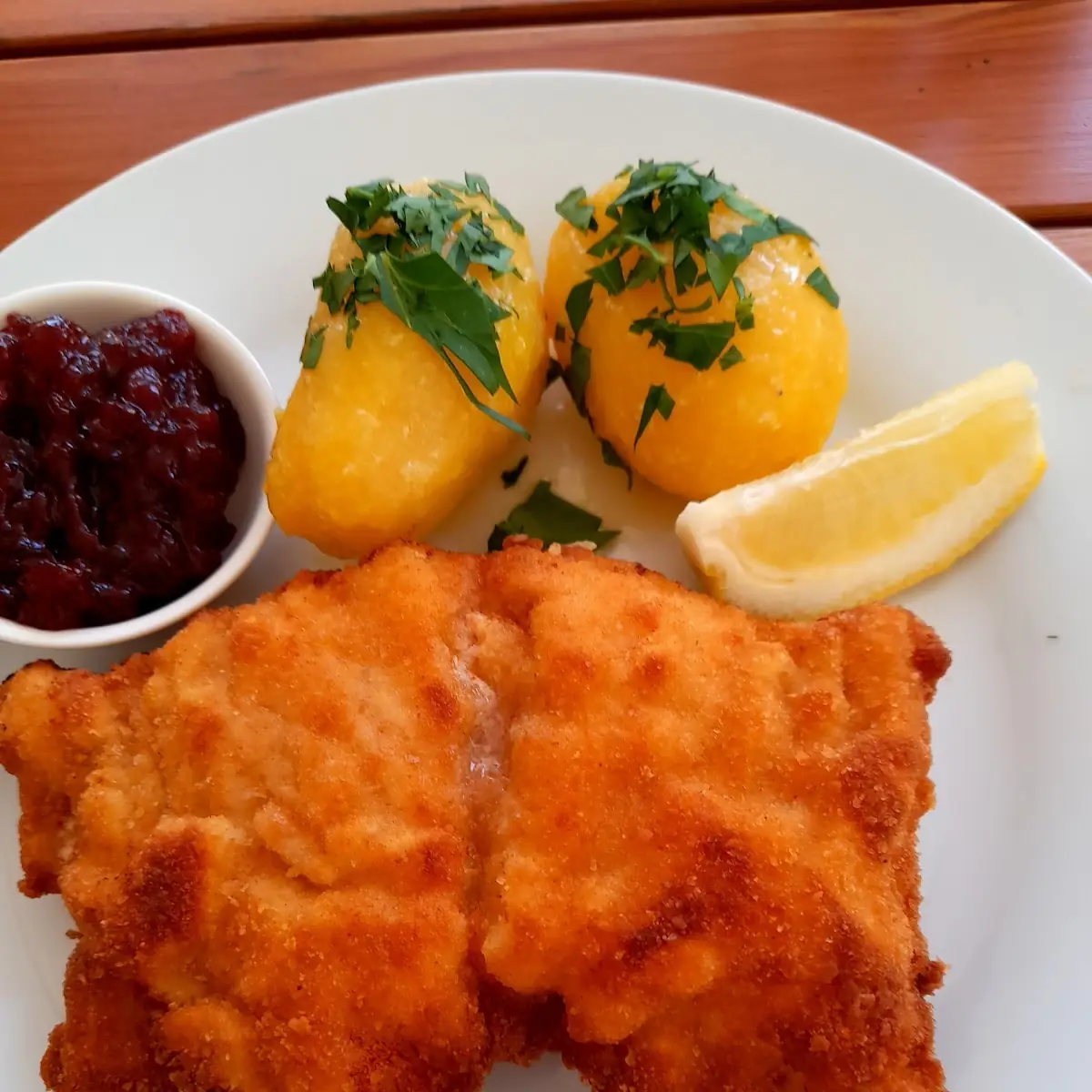Wiener Schnitzel Vom Schwein Mit Petersilerdäpfel