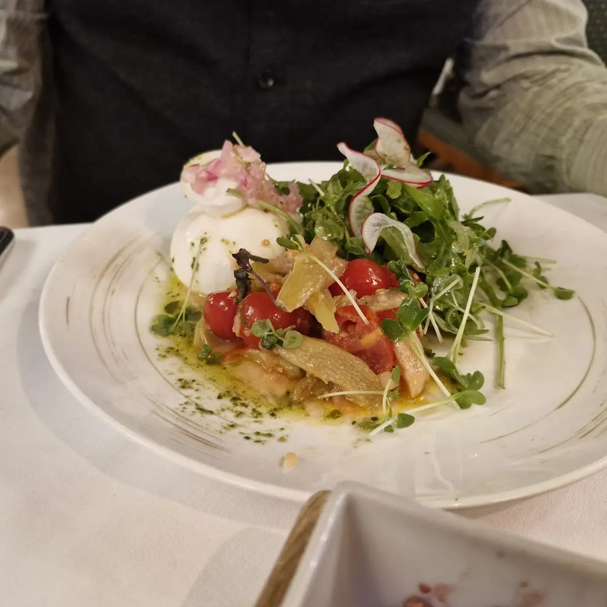 Burrata Mit Tomaten-rhabarberragout