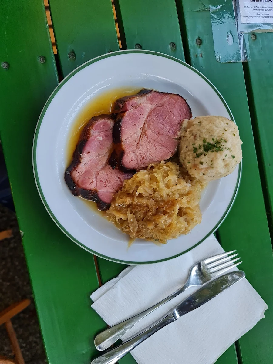 Geselchtes Mit Kraut Und Knödel