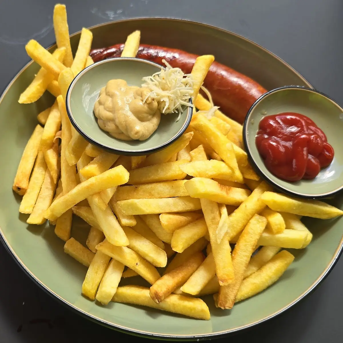 Käsekrainer Mit Pommes