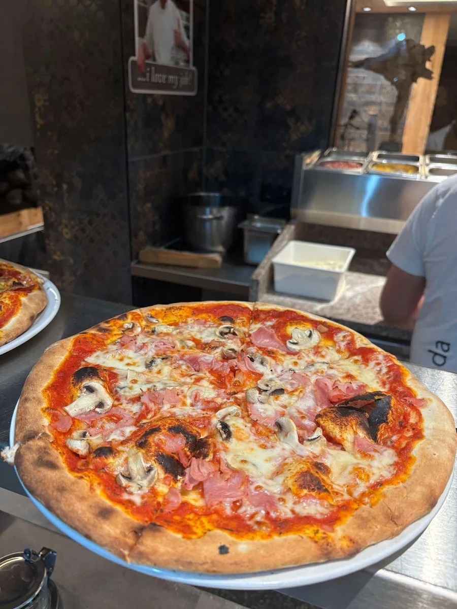 Pizza Prosciutto E Funghi