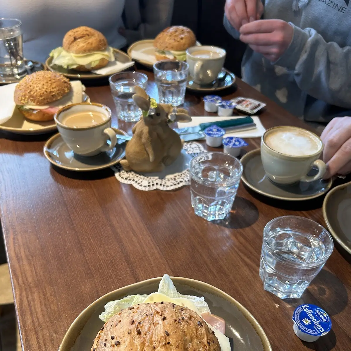 Frühstücksbrötchen Mit Käse Und Wurst