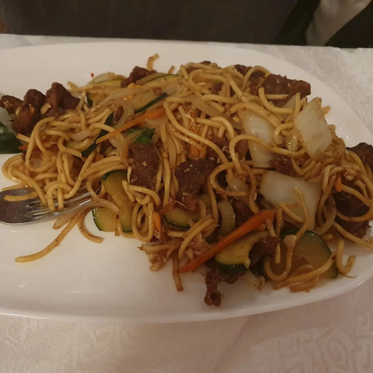 Gebratene Nudeln Mit Rindfleisch Und Gemüse