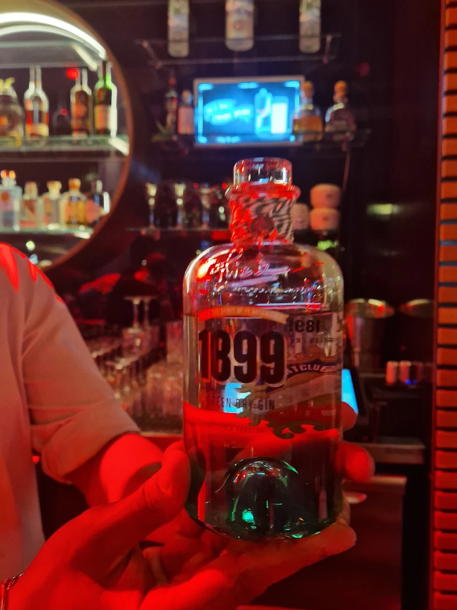1899 Gin