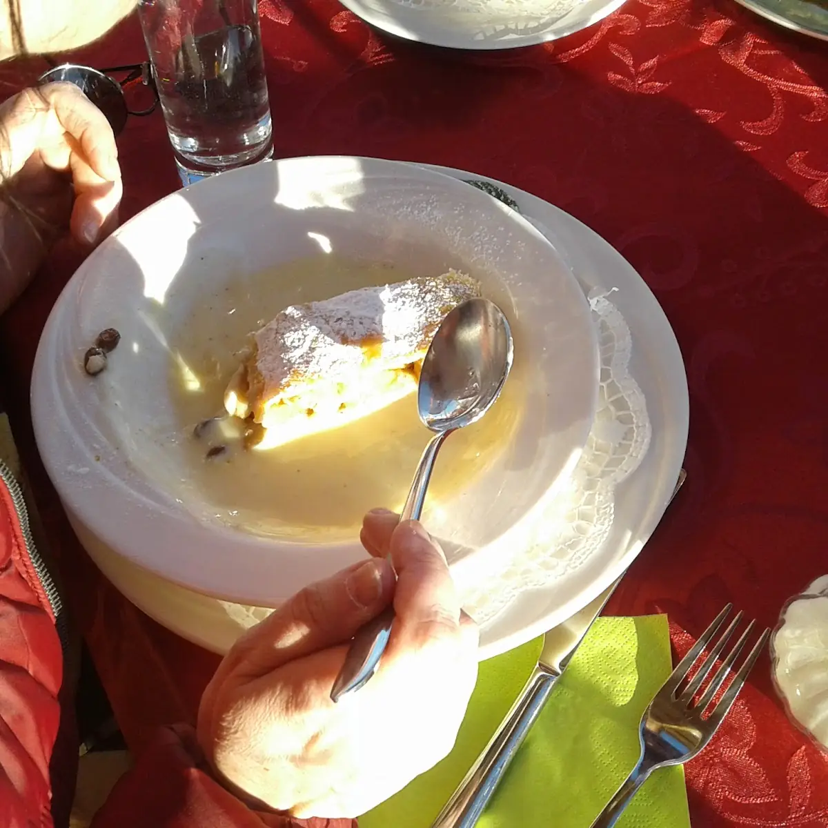 Apfelstrudel Mit Vanillesauce