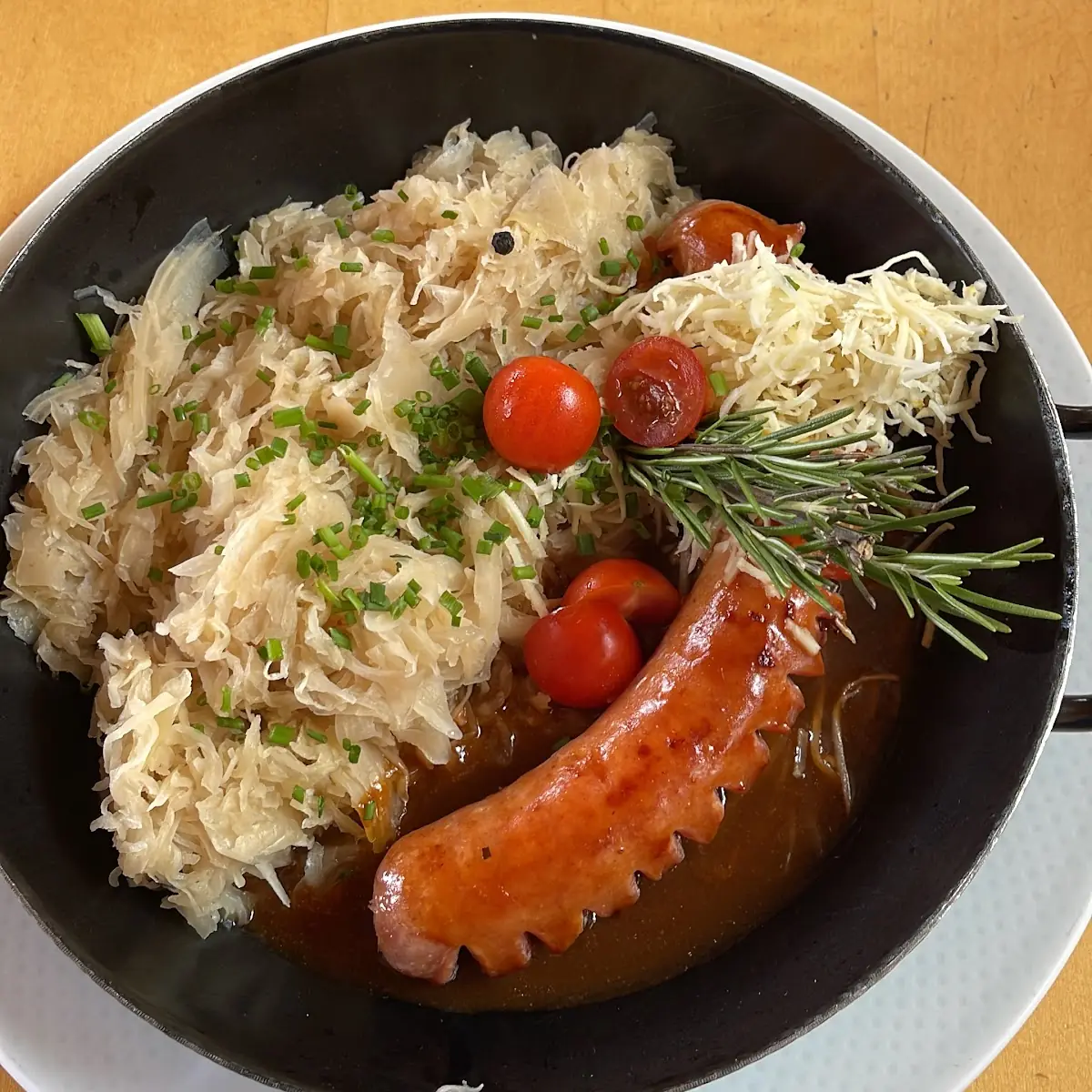 Und Sauerkraut In Bratensauce
