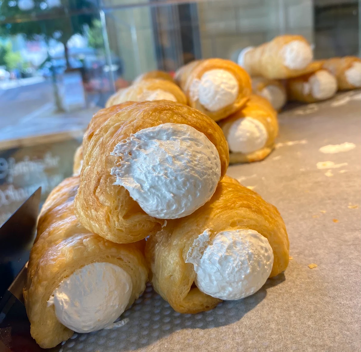 Frisch Gefüllte Schaumrollen