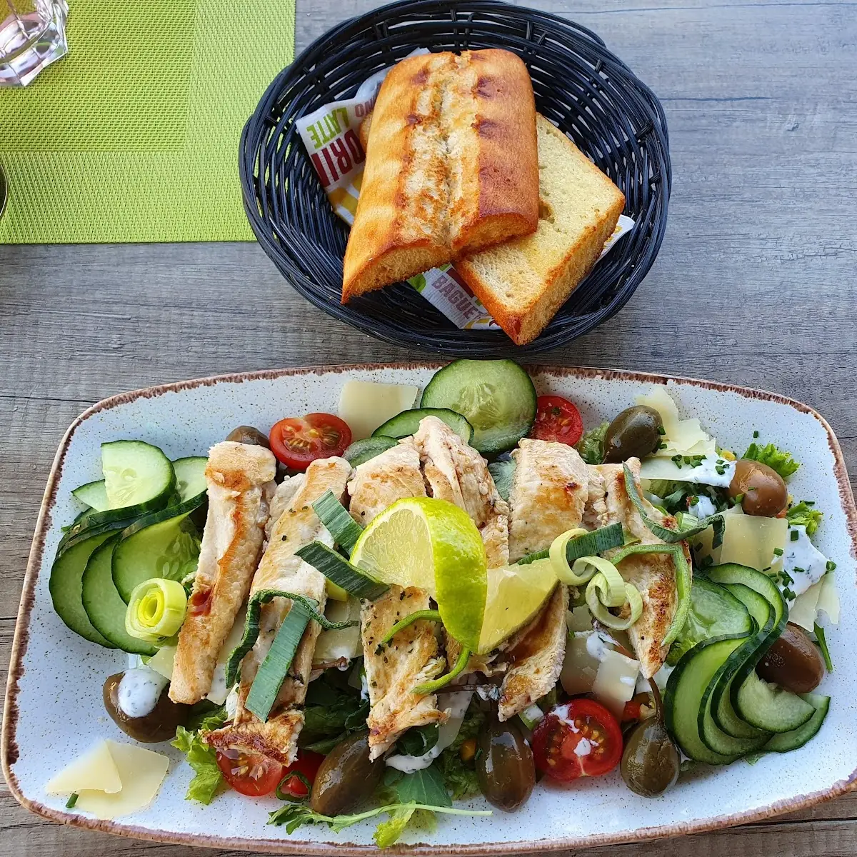 Lachsfilet Salat