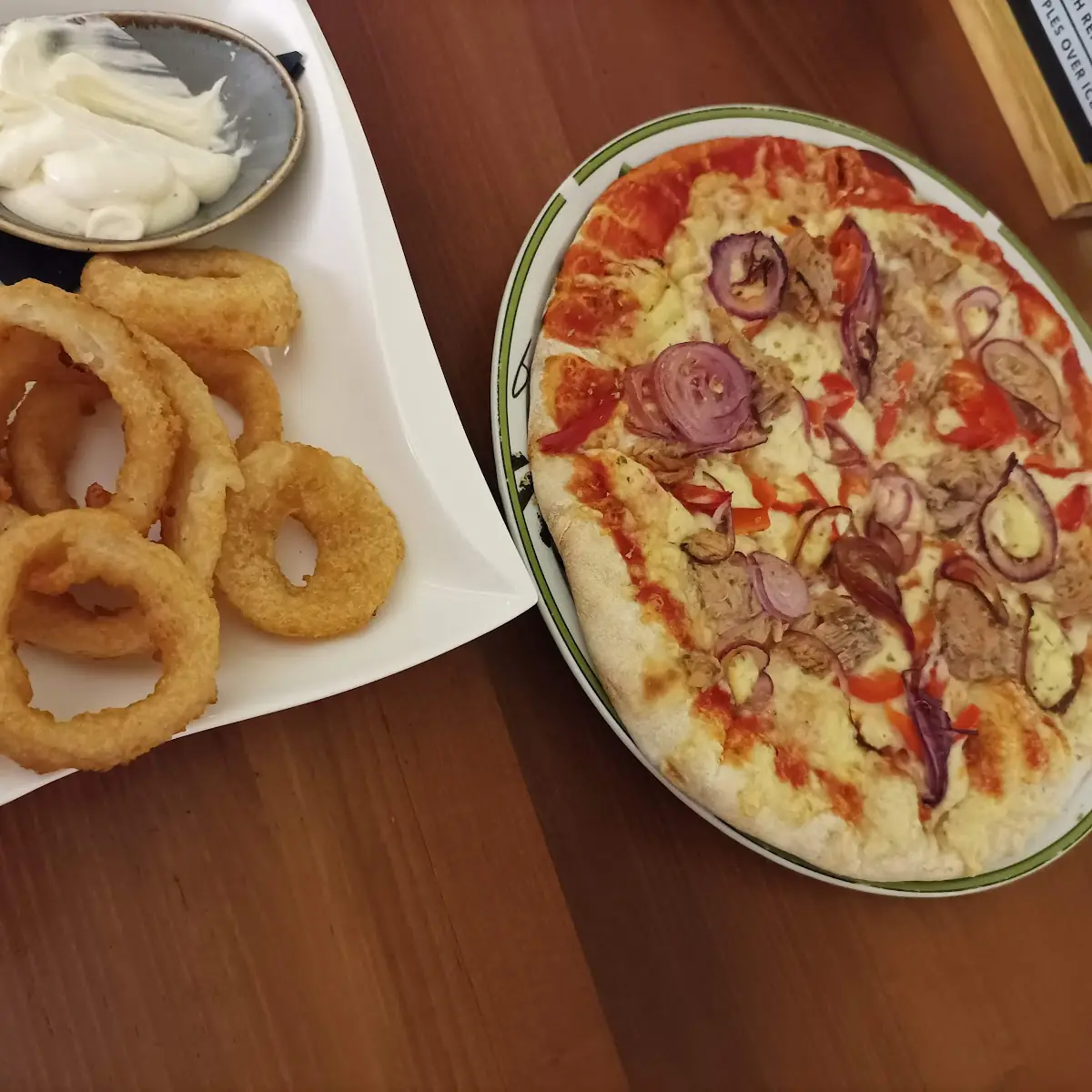 Onoinrings Und Thunfischpizza