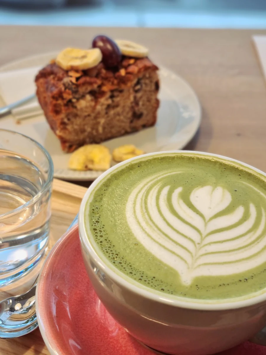 Vegane Matcha Latte Und Veganes Bananenbrot