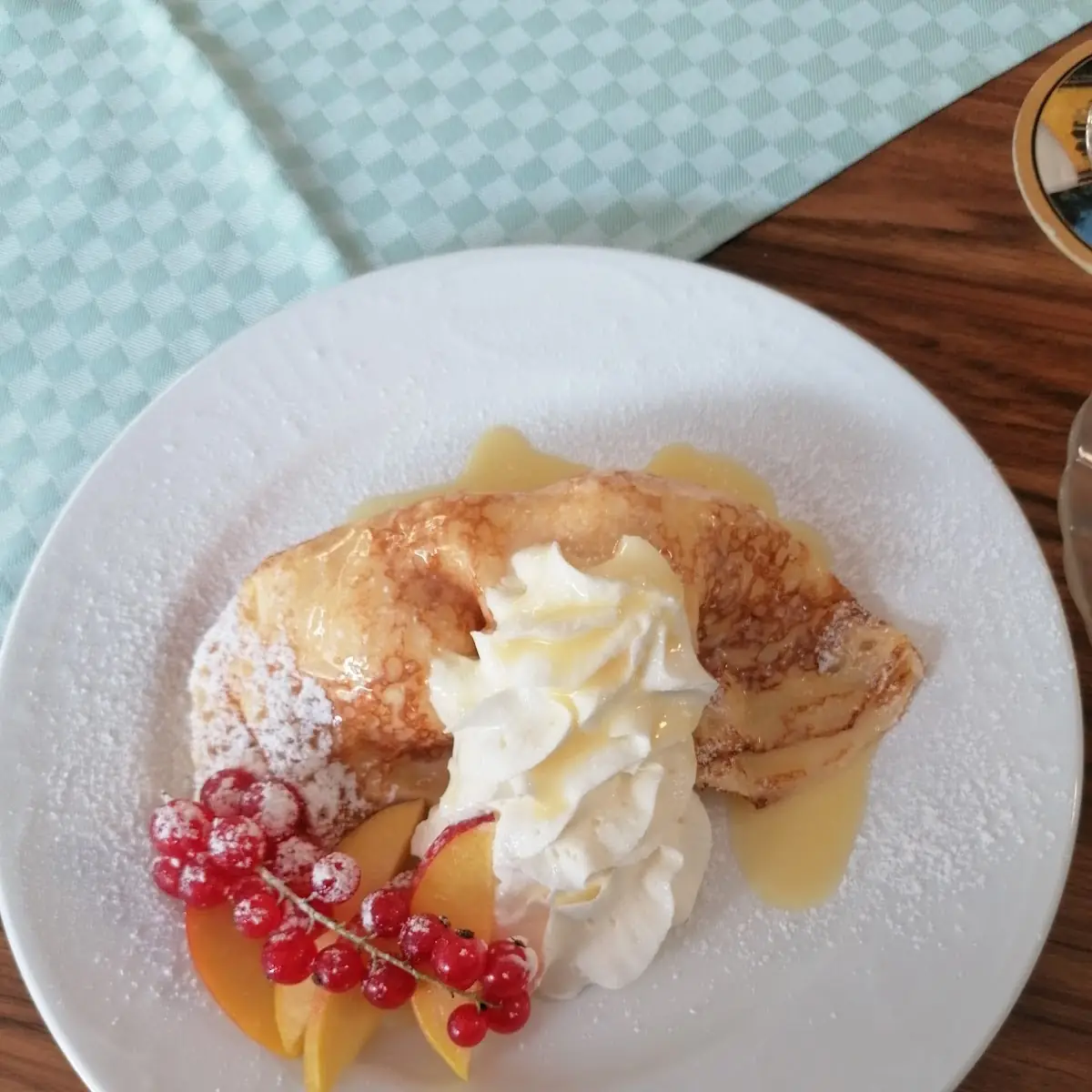 Palatschinken Mit Eis Sahne Und Mit Eierlikör Extrawunsch Anstatt Schokosauce
