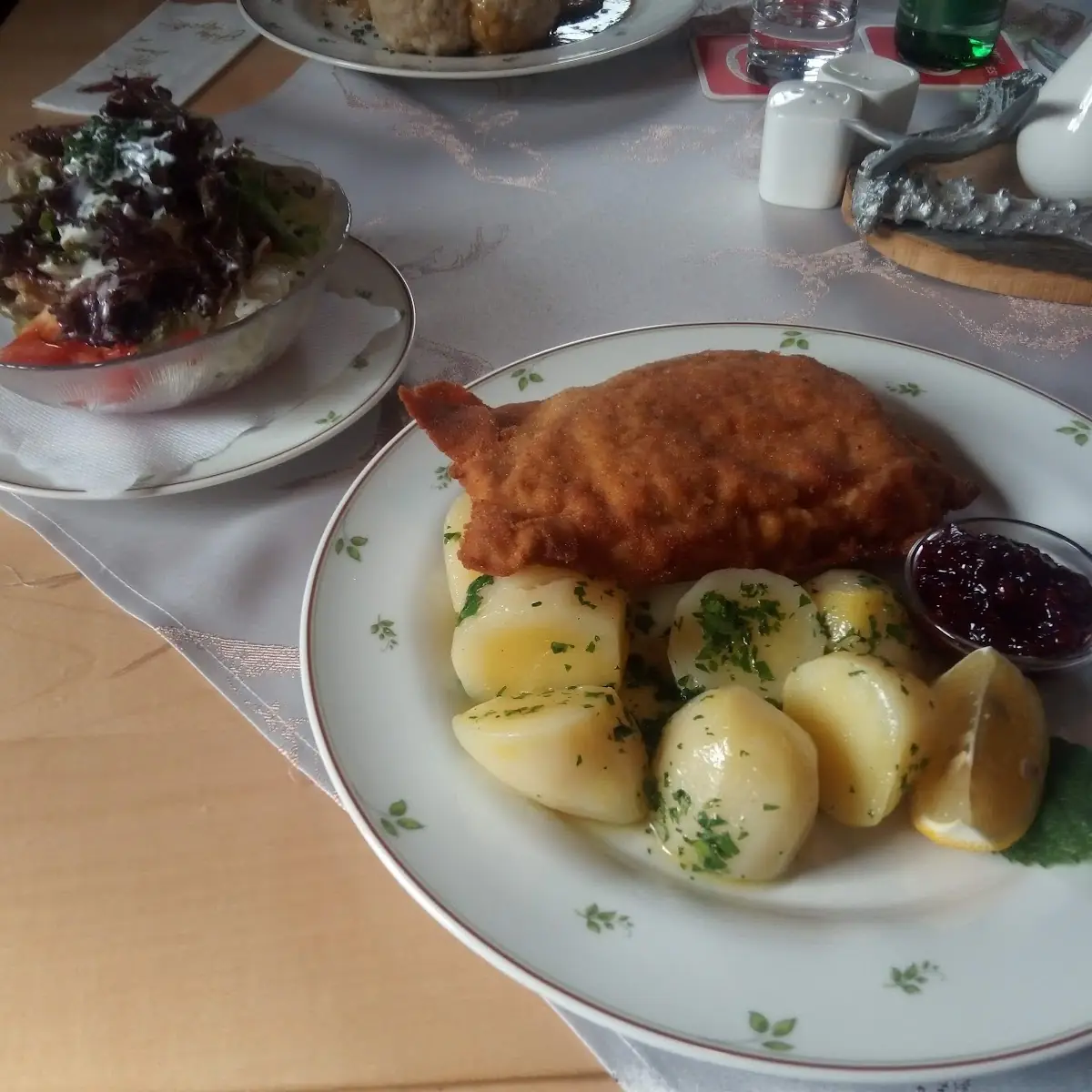 Cordon Bleu Vom Schwein Mit Gemischter Salat