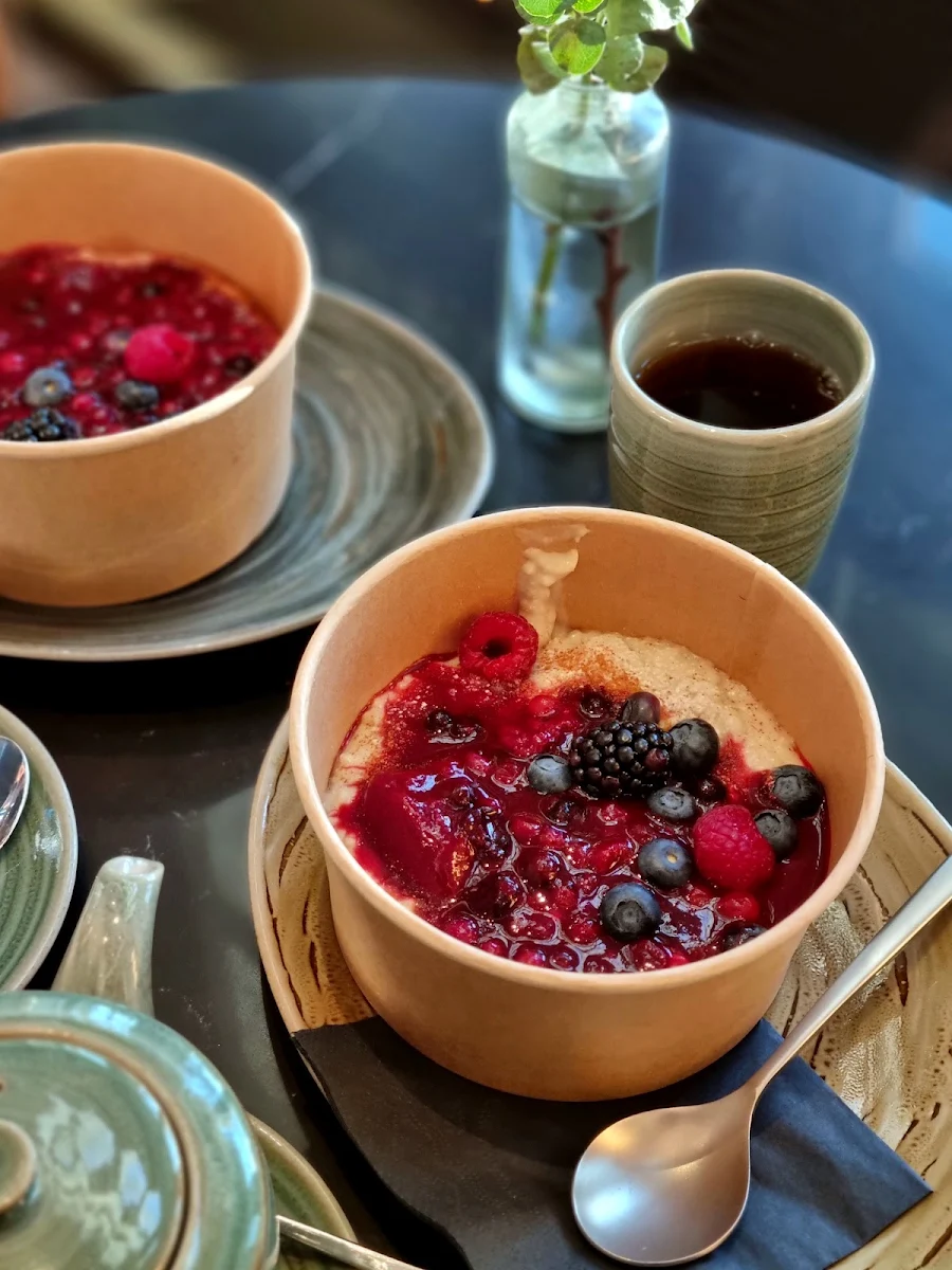 Veganer Porridge Mit Beeren
