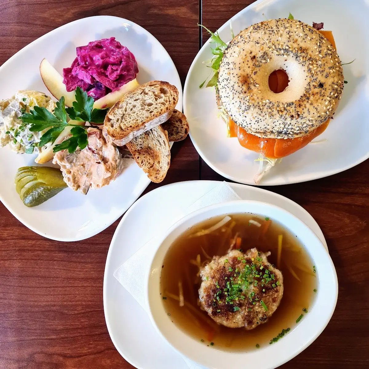 Kaspressknödelsuppe Lox Bagel Heringsalat