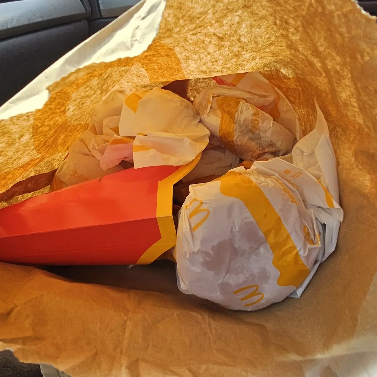 Cheesburger Und Pommes