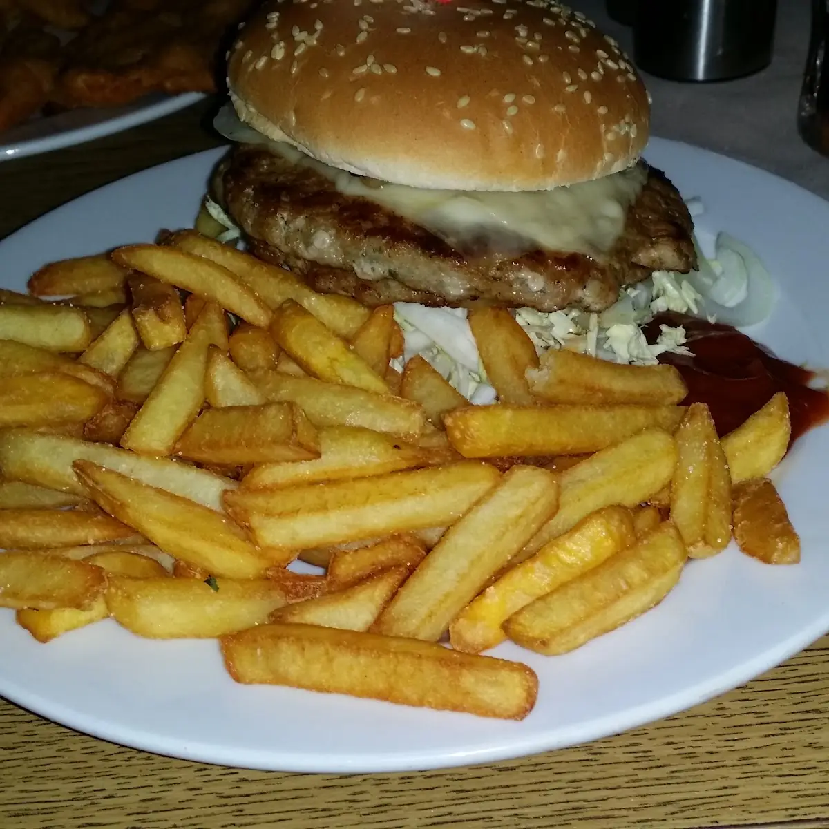Double Cheeseburger Mit Pommes