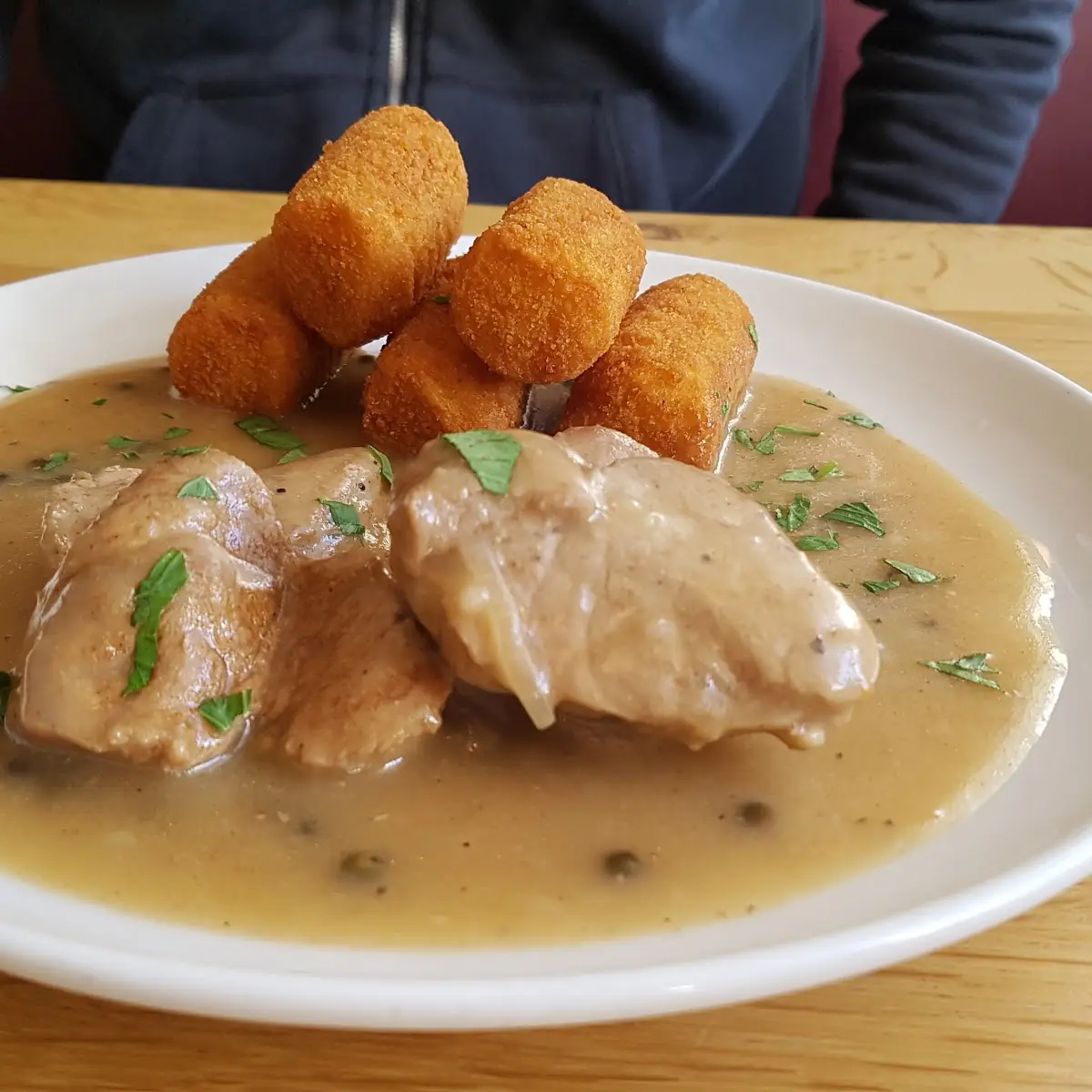 Lungenbraten In Peffersosse Mit Kroketten